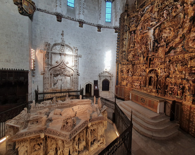 Sepulcros y retablo de la Cartuja de Miraflores