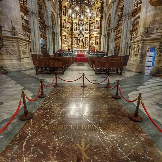 Altar Mayor y tumba Cid