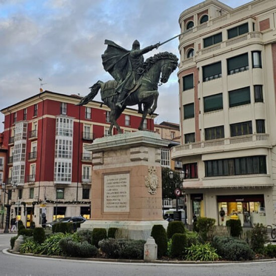 Derecha pedestal estatua Cid