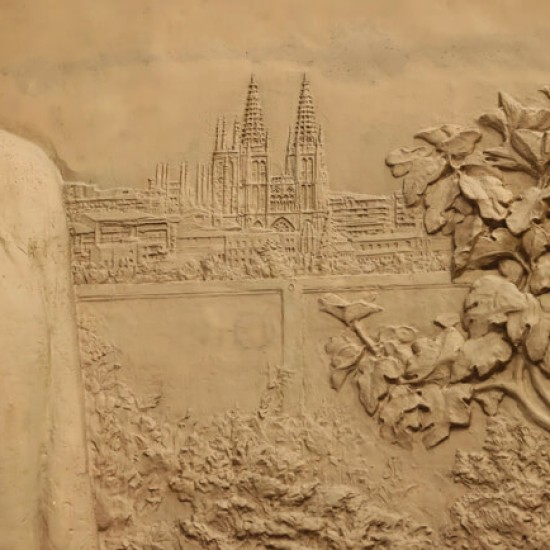 Detalle puerta Virgen María