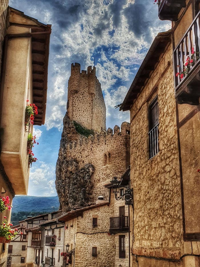 Torre castillo de Fr&iacute;as