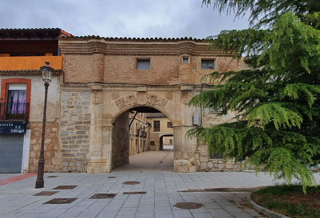 Puerta de los Moros: Hospital del Rey