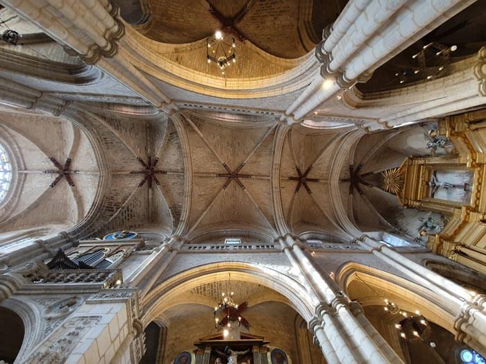 Bóvedas de la iglesia de San Esteban, en Burgos