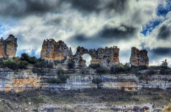 Beso de Camellos. Orbaneja del Castillo