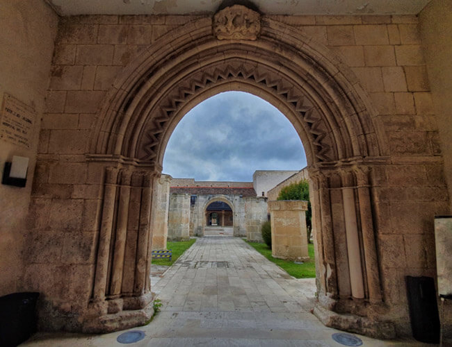 Portada del Hospital del Rey