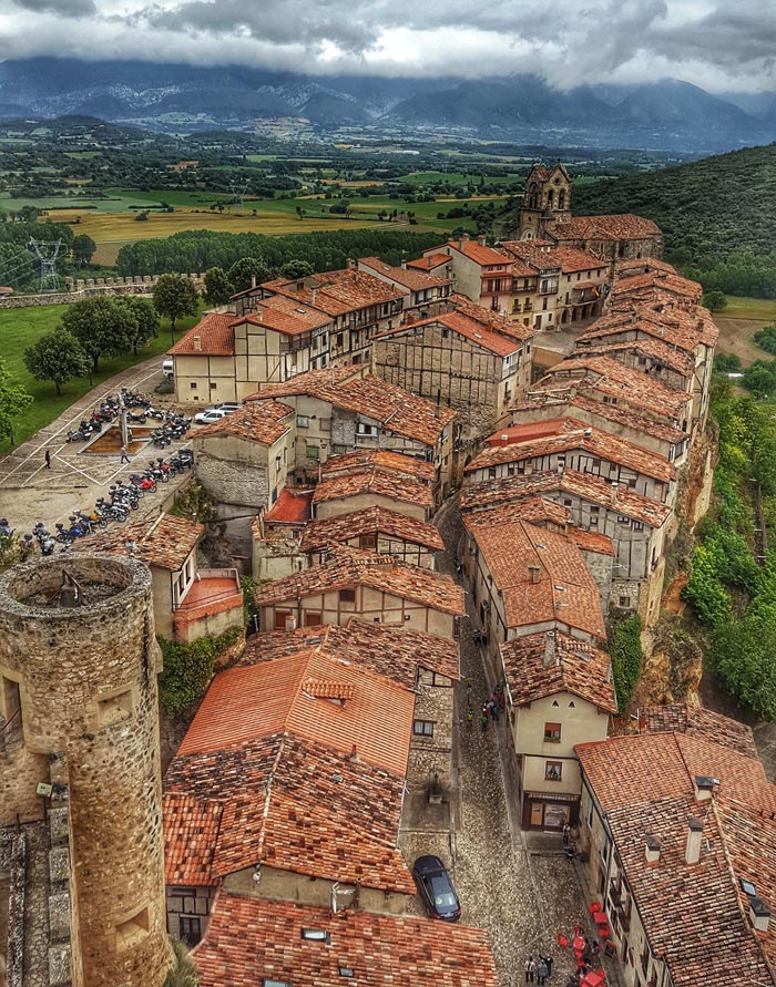 Iglesia y caser&iacute;o de Fr&iacute;as 