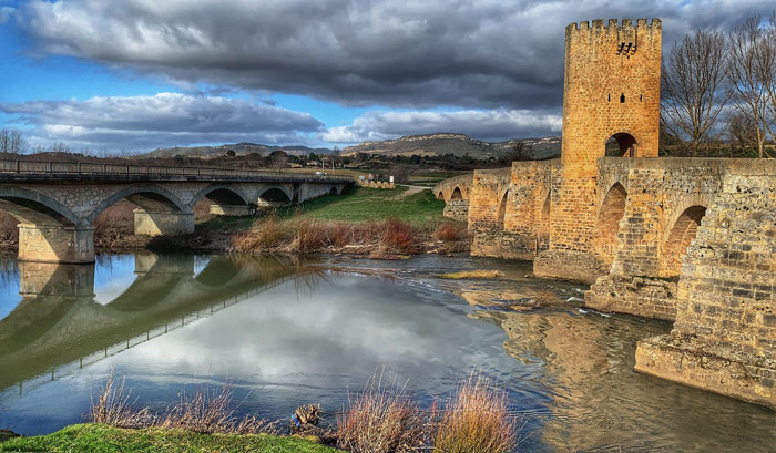 Puente medieval de Fr&iacute;as