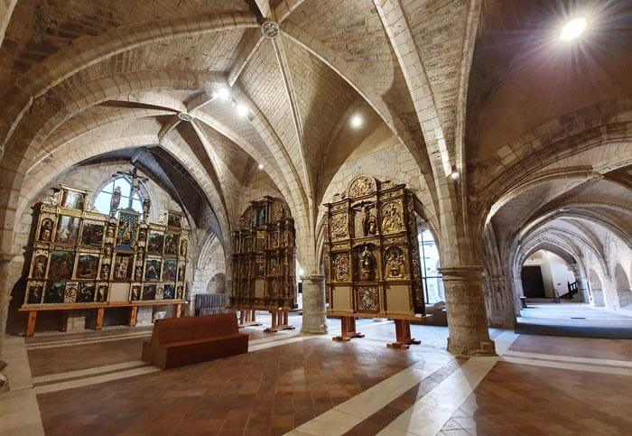 Claustro iglesia de San esteban en Burgos